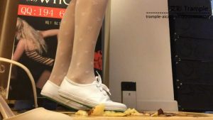婧児小主S111 GTScrush白鞋白丝袜踩死 女巨人处决缩小的成葡萄和苹果的犯人-97LZTD-YII7800888