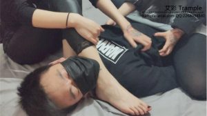 175女神灵猫双s坐脸踩踏挠痒