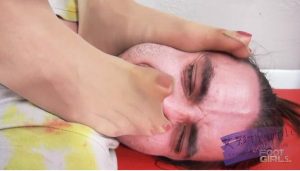 凶狠女主肉丝脚颜踏深喉男奴好惨-97LZTD-82503