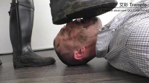 UNDER GIRLS FEET 俄罗斯系列精美舔脏靴-97LZTD-81997