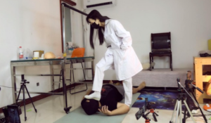 【1080P】 晓G女医师羞辱踩脸染病男友 护士鞋碾踩舔鞋底 全程语言 YC-240119-3-97LZTD-451142