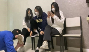 三个素人女孩的人体擦鞋机-97LZTD-8344776
