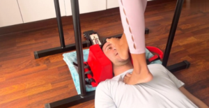 人脸跑步机！Enola女神在狗脸上跑步跳踩暴跺用狗脸当跑步机跺肿-97LZTDGXFC-000003132702588